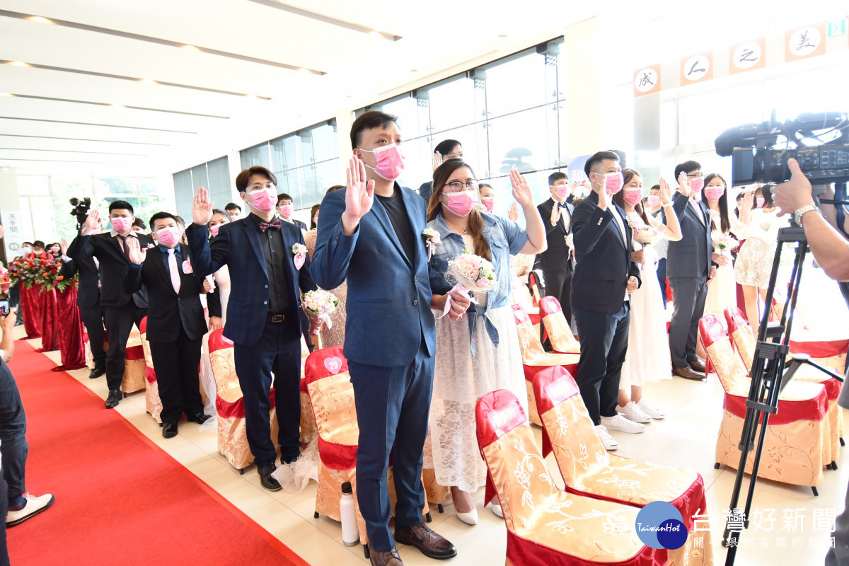 2022彰化縣聯合婚禮32對新人成雙成對完婚。圖/彰化縣政府提供