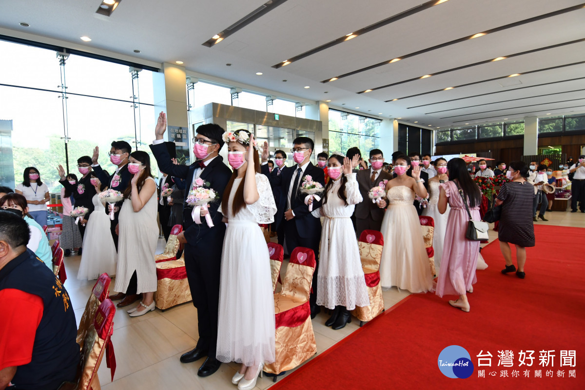 2022彰化縣聯合婚禮32對新人成雙成對完婚。圖/彰化縣政府提供