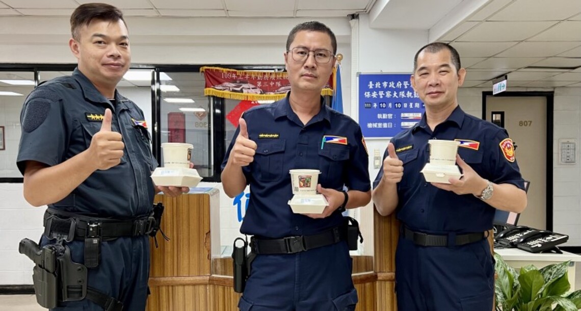 光輝雙十 佛光山贈熱食 保大波麗士暖心又暖胃