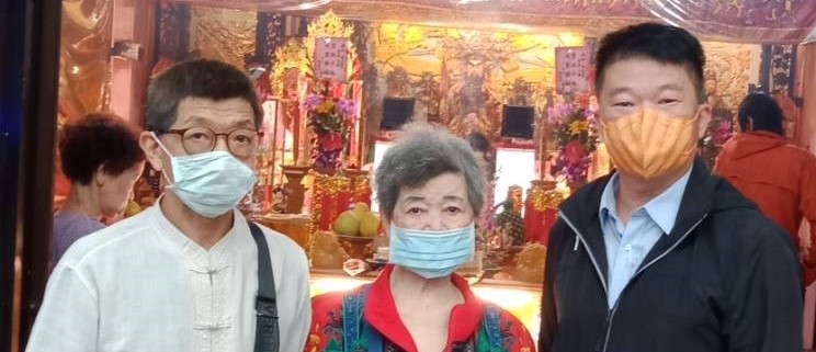 圖左為(金富宮主持吳建雄)圖中(宮主吳林寳珠)圖右為(民眾黨許家源主任) 記者加言拍攝