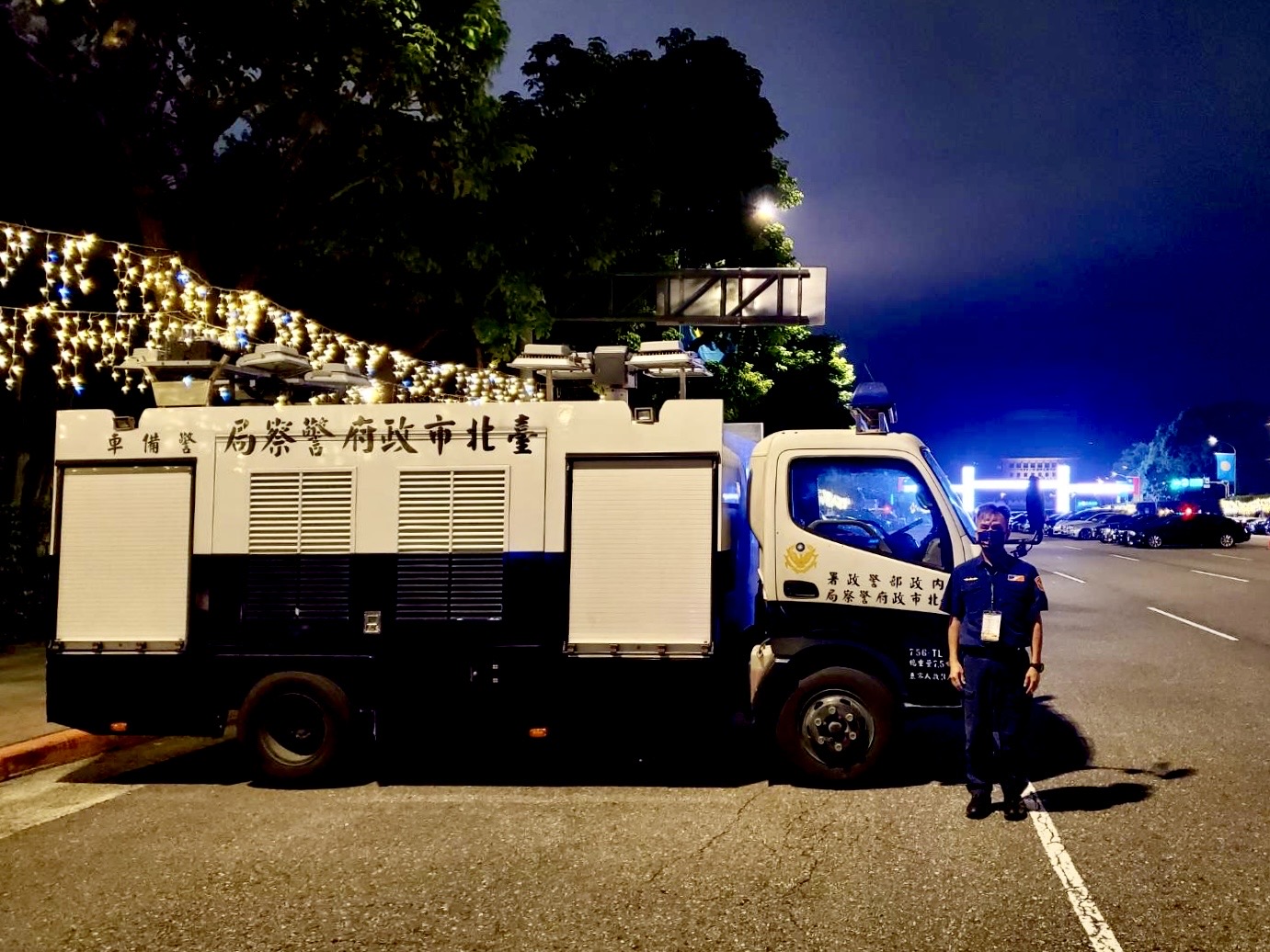 圖:臺北市保大員警執行場地檢查監控等勤務,各項維安工作務必做到滴水不漏。