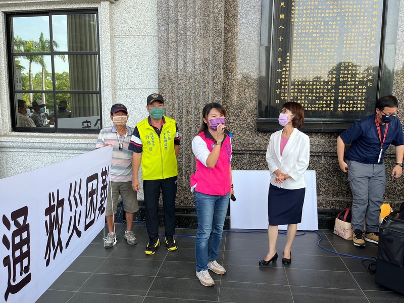 漾新聞|建商施工將8米巷壓縮成4米巷嚴重影響救災 李雅靜陪同里民市議會陳情