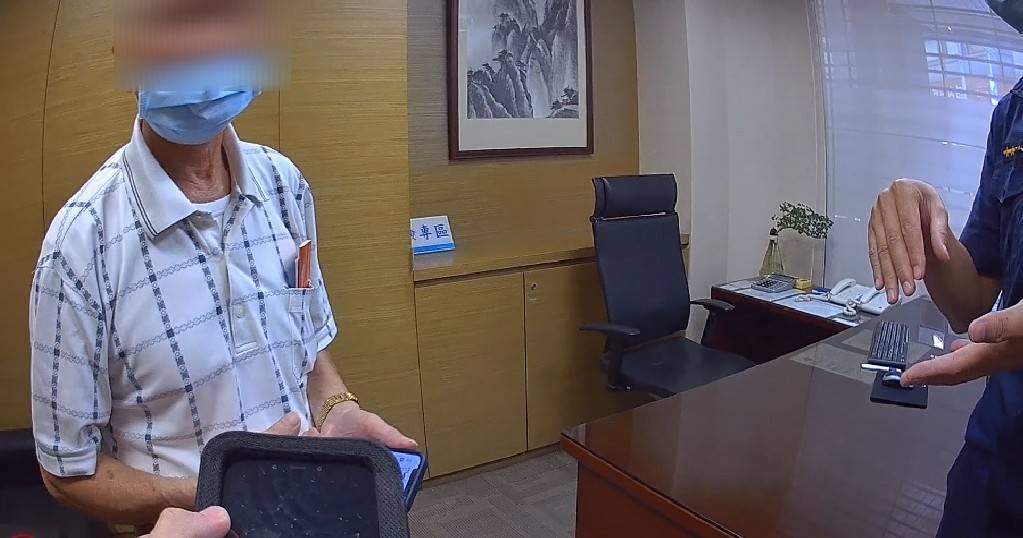▲黃姓老翁誤信「假投顧詐騙」,投顧老師拒絕通話而露出馬腿 (圖/台中市警察局 提供)
