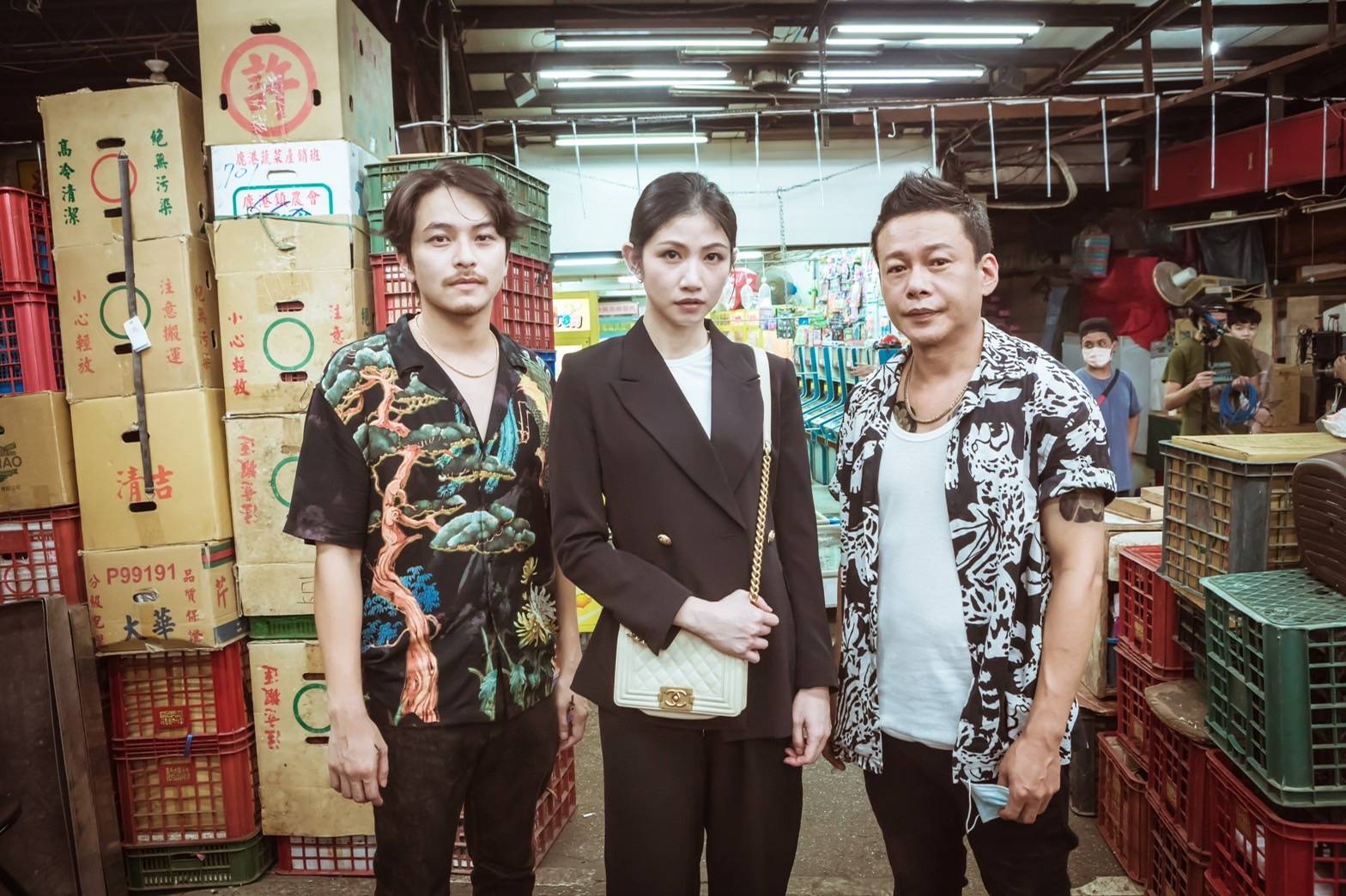 圖片說明:楊銘威(圖左)在「山中森林」電影當中有精采演出,面對影帝李康生(圖右)與曾勇奪金馬獎最佳新人獎的李千娜(圖中)毫不遜色。(圖片來源/禾力文創提供)