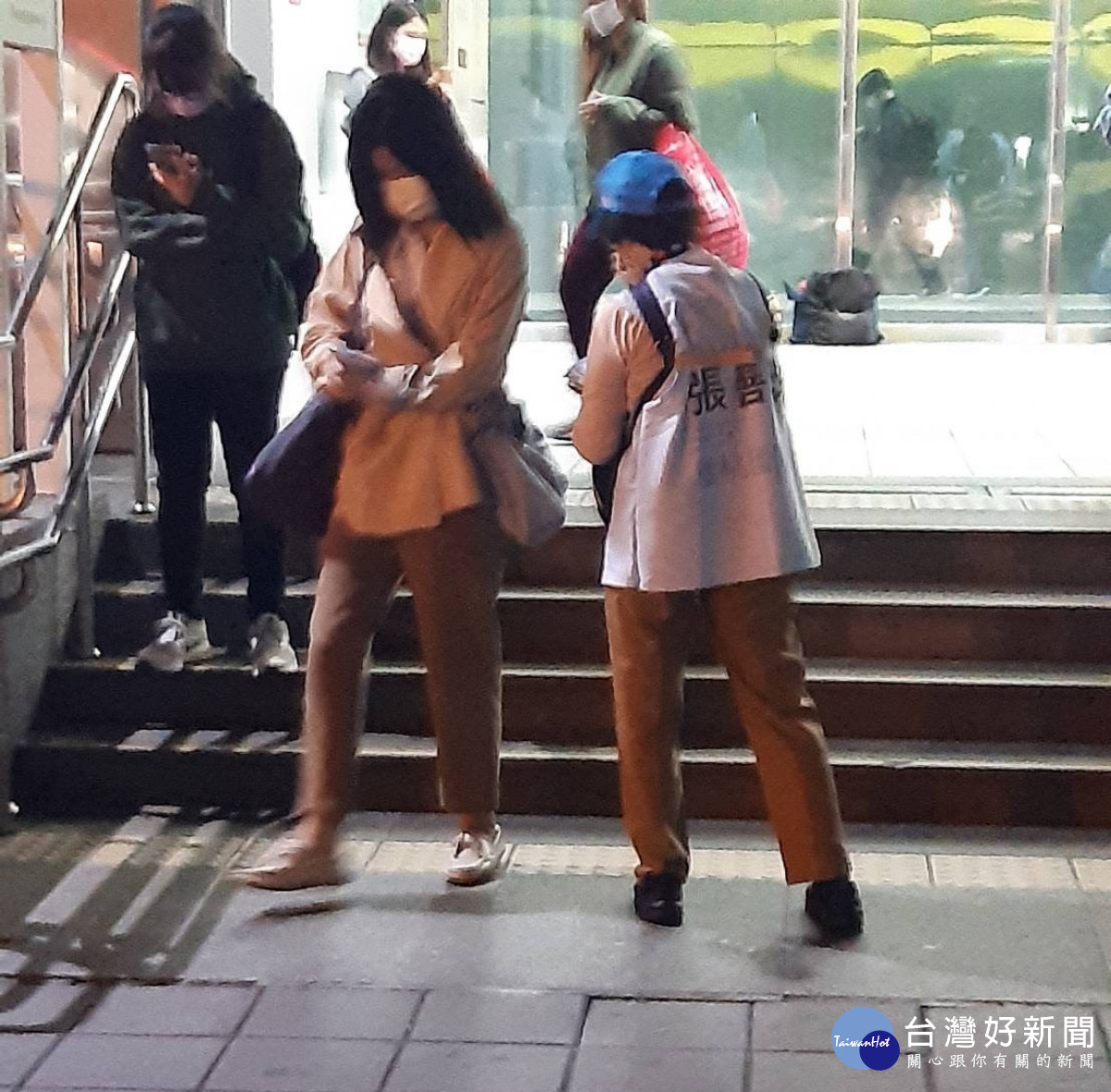 張善政競選辦公室發言人何元楷呼籲,綠營不要再霸凌兩位志工阿姨。<br /><br /> <br /><br />