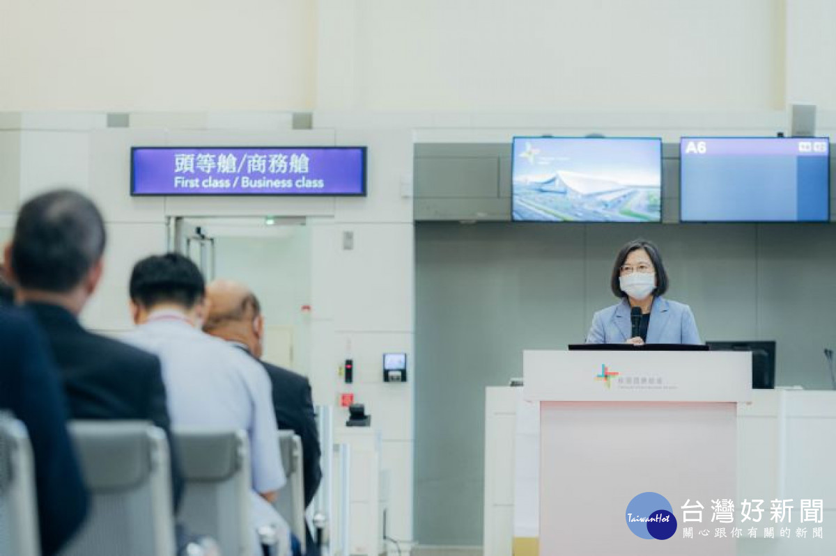 在國境開放首日，蔡總統率先向國際上的好朋友喊話：「台灣準備好了，歡迎光臨。」<br /><br /> <br /><br /> 