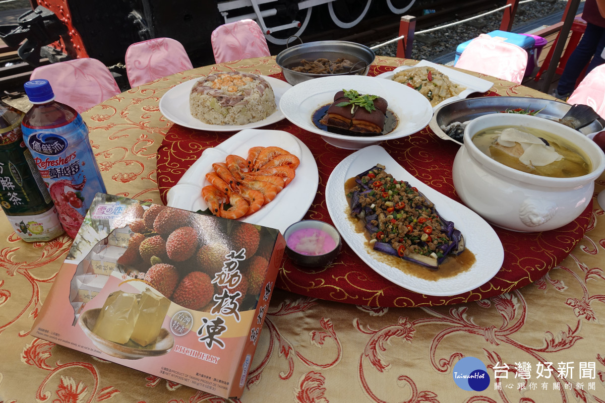 報名蒸汽火車遊程,即可吃到美味農村饗宴。圖/參山處提供
