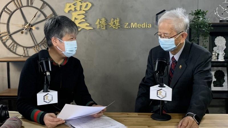 中研院前院長李遠哲(右)接受資深媒體人主黃光芹(左)。翻攝黃光芹臉書