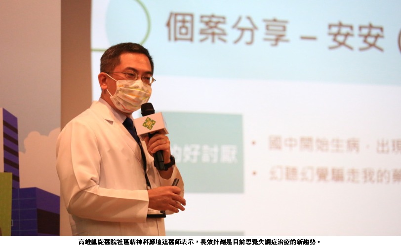 可能是 1 人、站立和文字的圖像