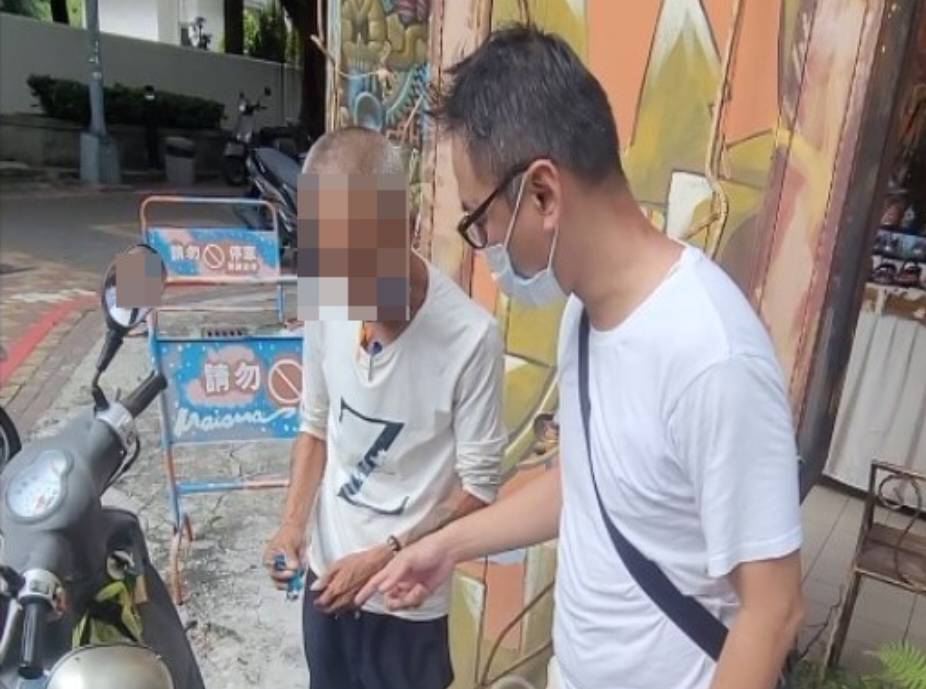 圖片說明:中市警二分局立人派出積極辦案助民眾於1小時內尋獲遺失車輛。 (記者林㤈輝翻攝)
