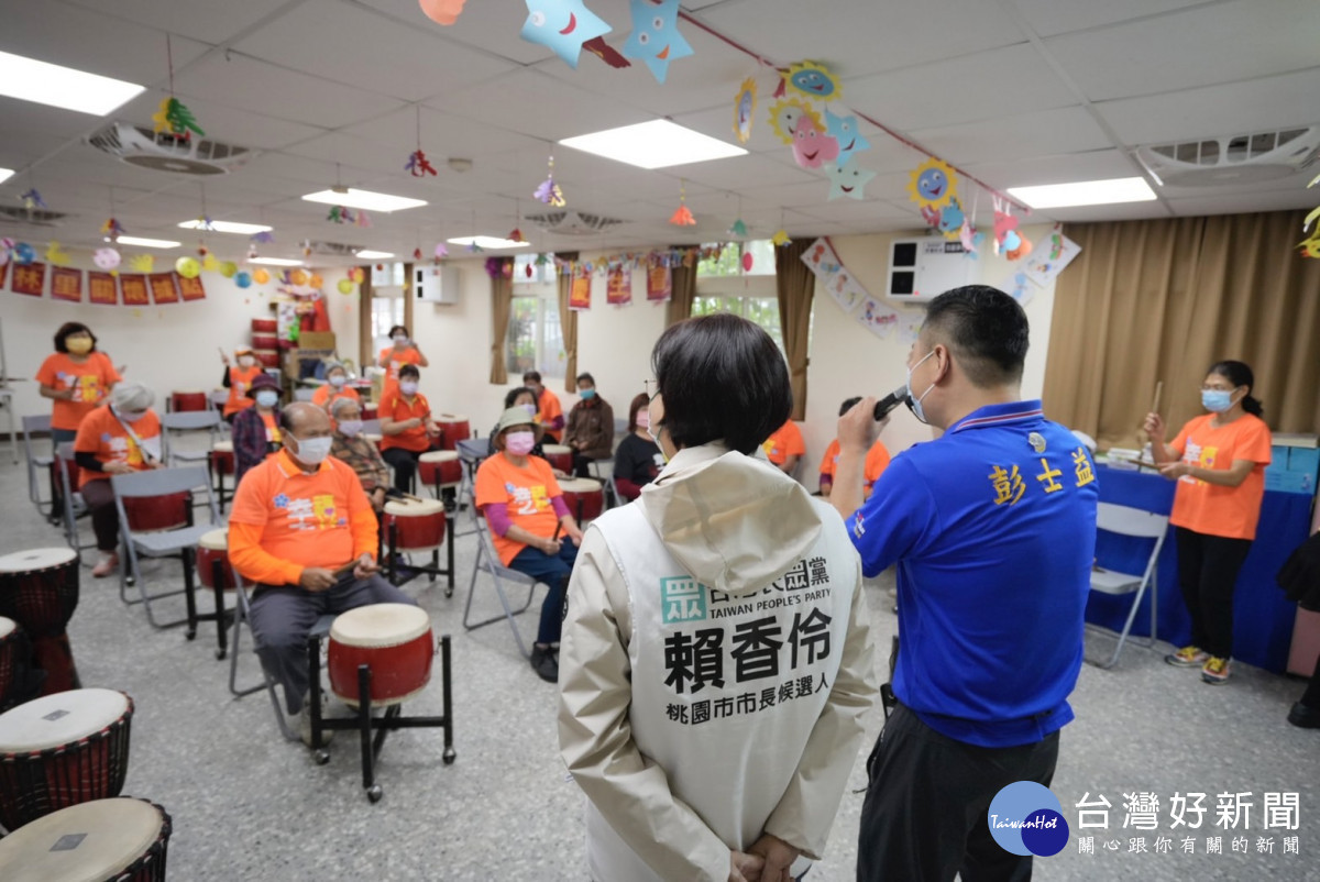 台灣民眾黨桃園市長候選人賴香伶到福林里看長輩公費流感疫苗施打,並呼籲長輩們抽空來打。<br /><br /> <br /><br />
