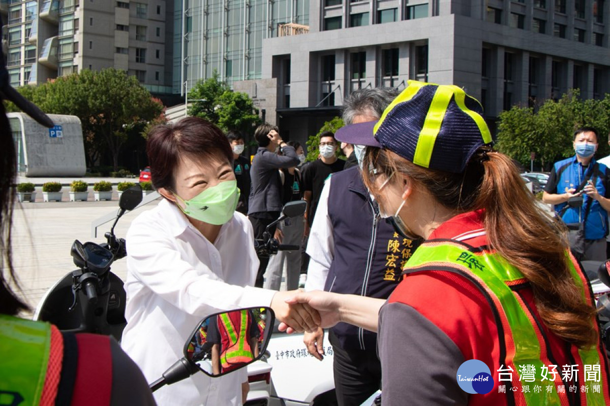盧市長慰問第一線清潔隊員
