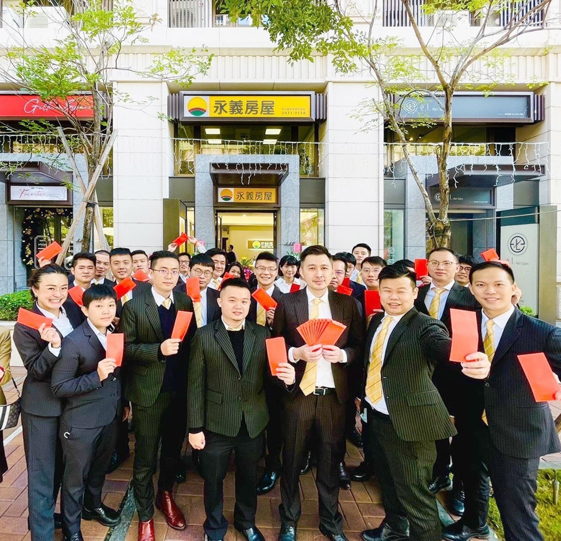 永義房屋南屯豐樂捷運加盟店紀志輝店東表示,在永慶健全的聯賣環境下,一家委託能有萬人服務,省下許多開發時間。
