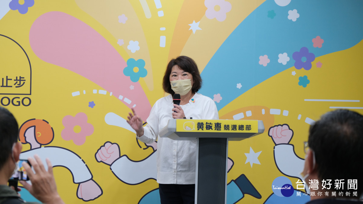 嘉義市長黃敏惠今（14）日開箱競選總部，由她親自導覽解說／陳致愷翻攝