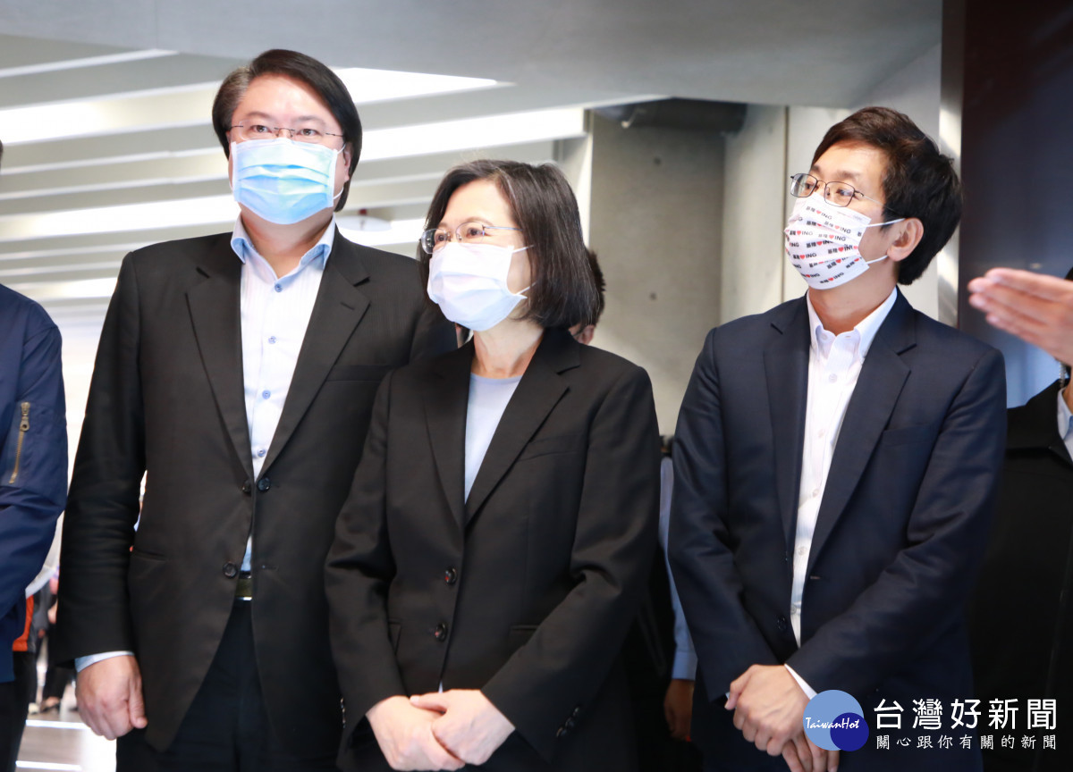 陪同蔡總統視察基港旅運大樓　林右昌：國門重啟讓世界看見台灣及基隆城市蛻變
