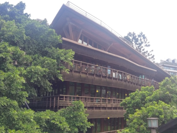 打開網美級圖書館的書香大門
