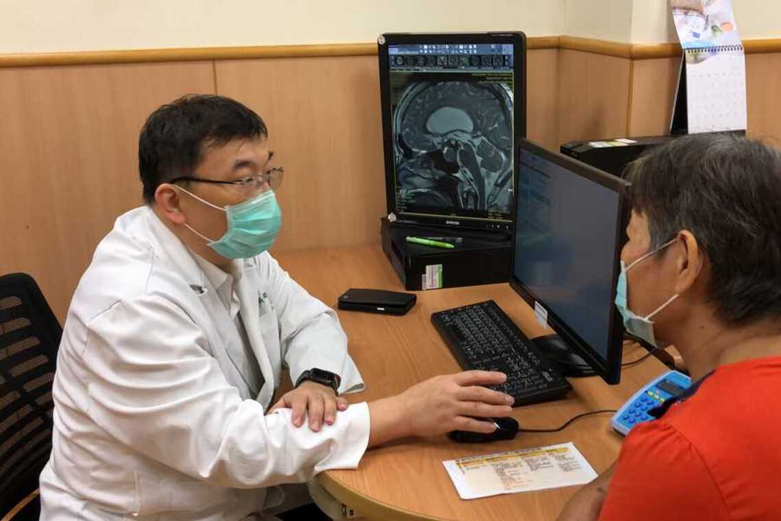 婦人左眼籠罩黑影看不清 腦下垂體瘤作祟