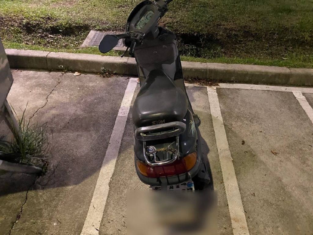 警方在離住家不到200公尺的鹿角溪公園門口停車格內尋獲該部遺失機車