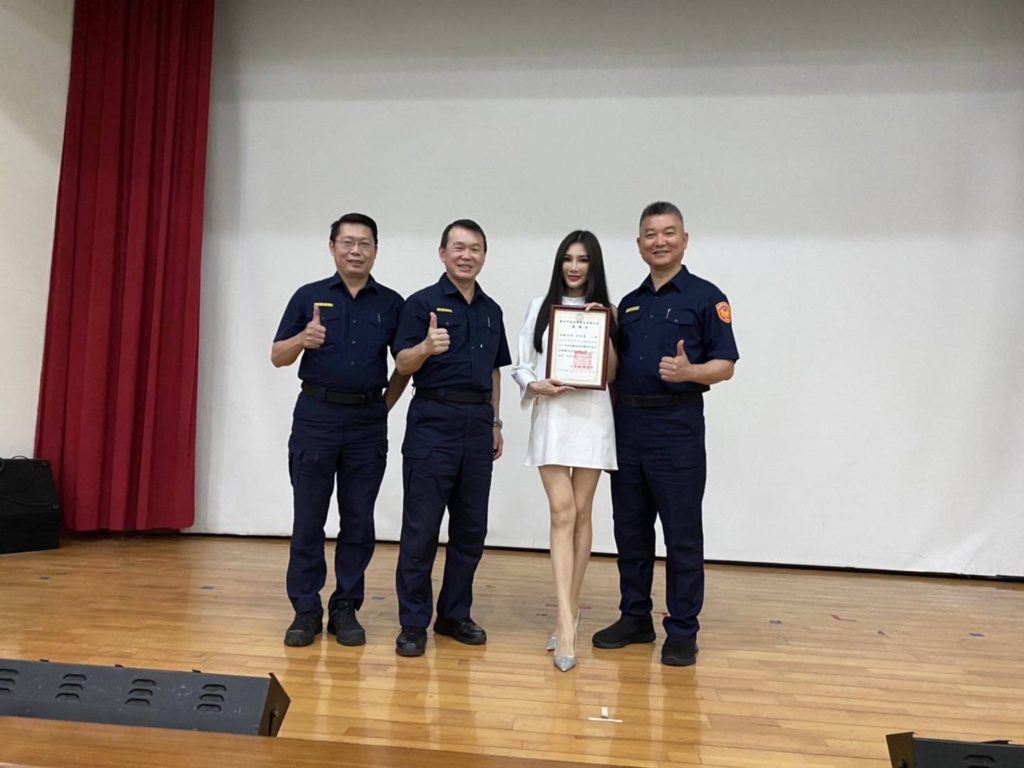 南港分局分局長陳金城特別邀請藝人「凍齡女神」吳玟萱親身來宣導防詐！