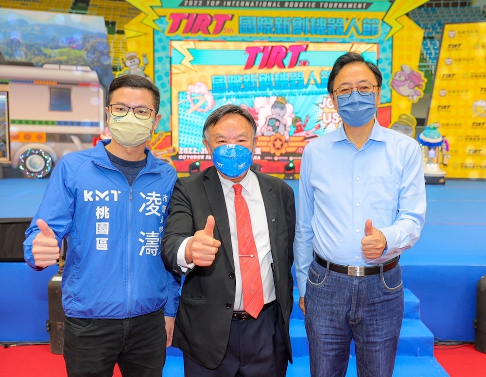 鄭運鵬酸張善政婦幼政見沒配套 張反諷:你才沒半套 24 國民黨桃園市長候選人張善政14日上午出席國際新創機器人節開幕記者會。