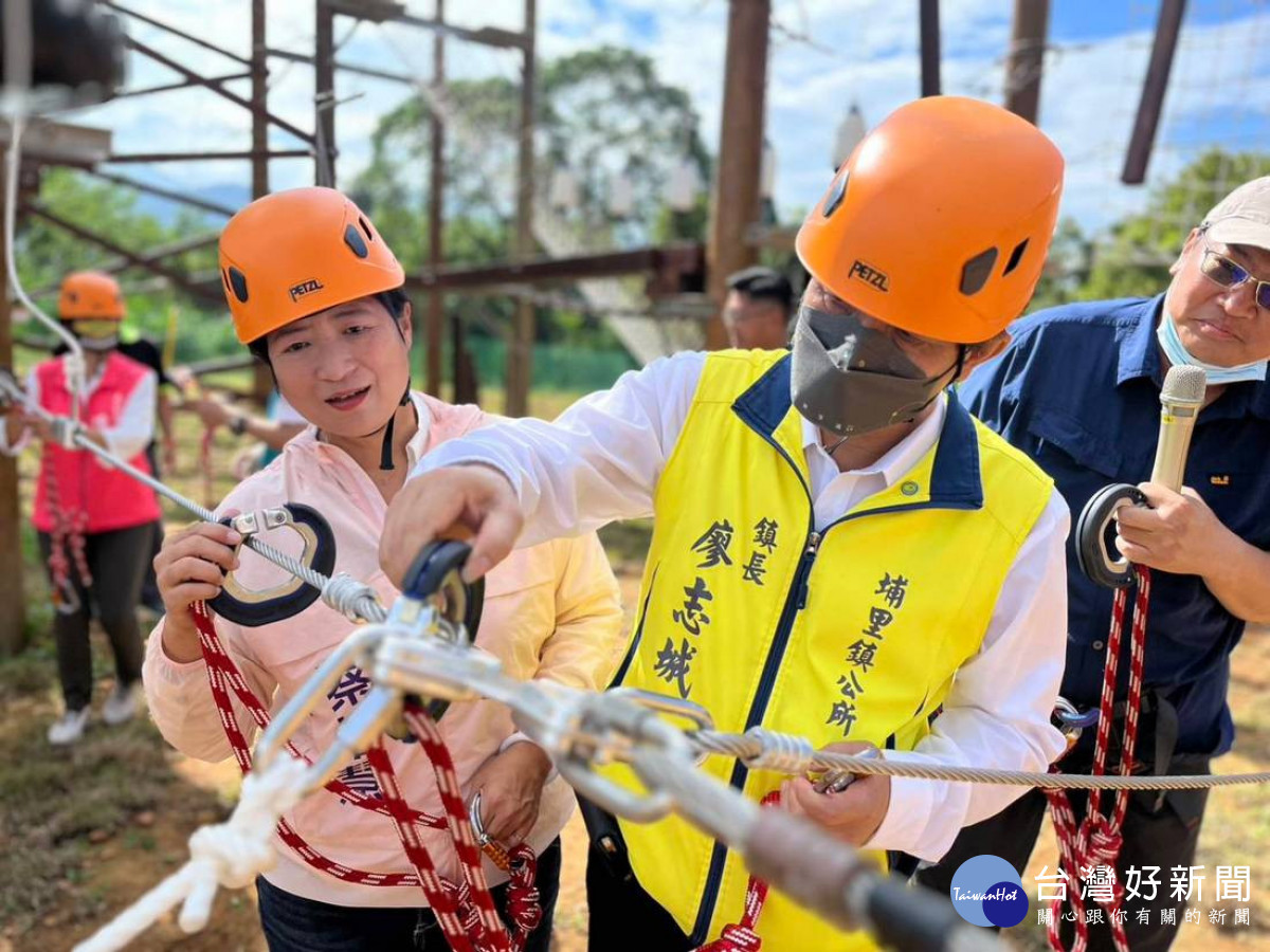 中區戶外探索教育中心啟用，幕後推手蔡培慧與廖志城出席活動。