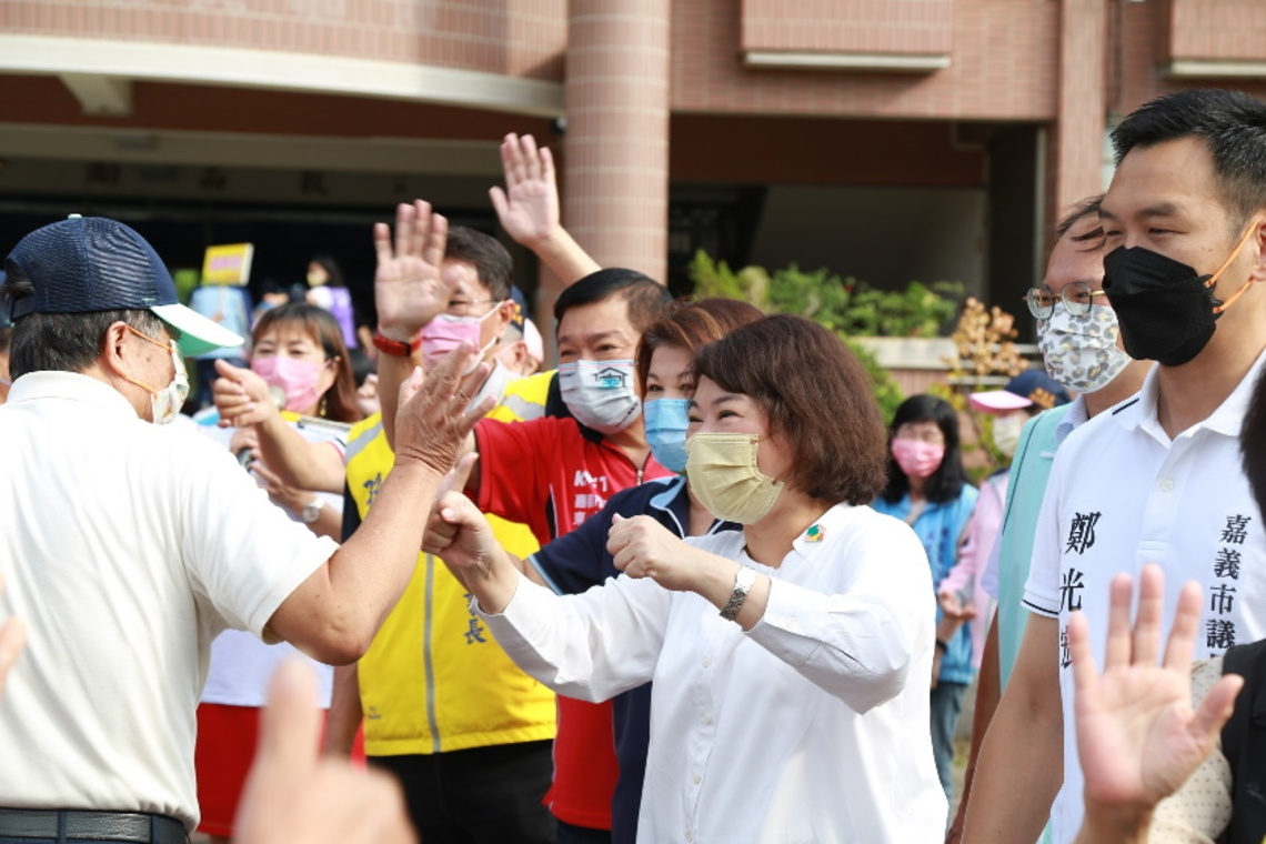 享受秋日暖陽 放鬆心情 嘉義市長青健行今登場　