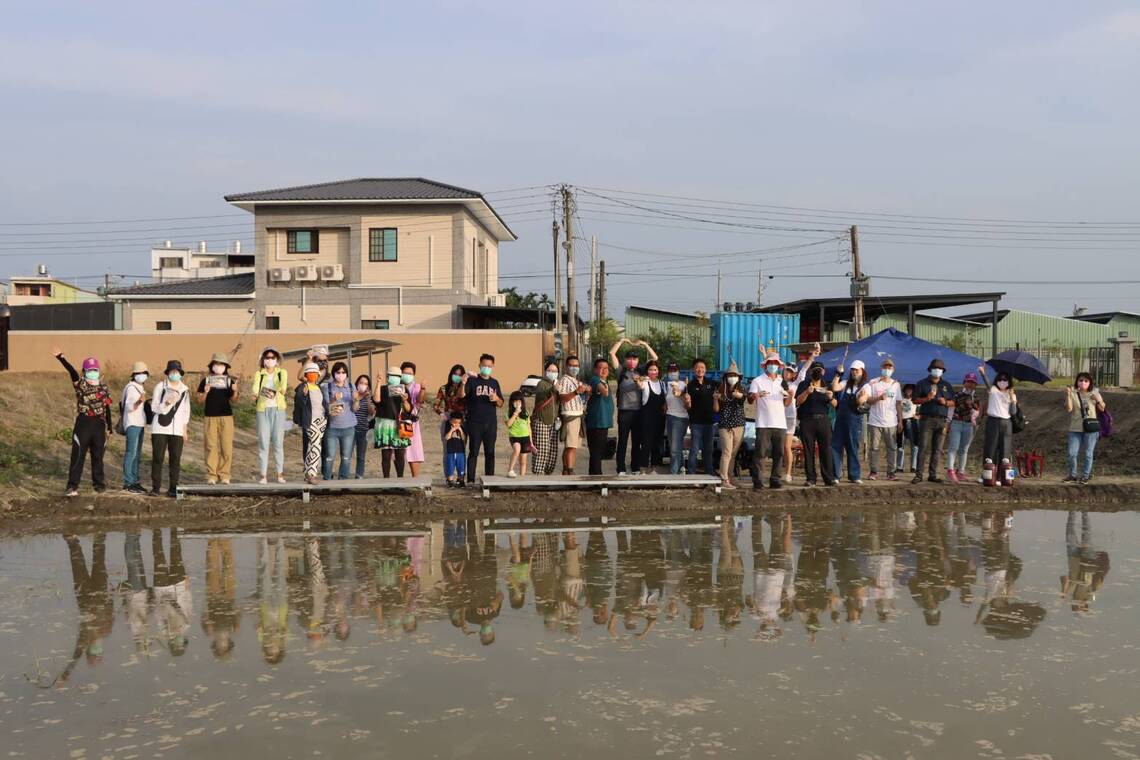 浪漫夕陽下的蝦池饗宴,來潮厝社區「食在好蝦」 蝦爆你的味蕾/波新聞