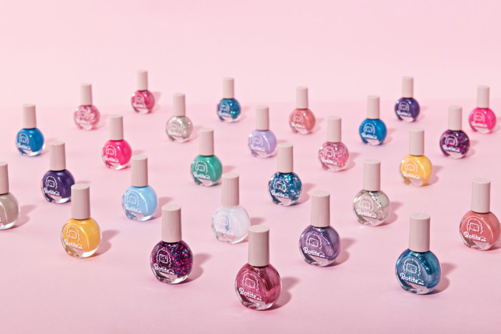 BOTITE PLUS甜點系列可剝除式水性指甲油包含5種系列,快乾及可剝除式設計家長可輕鬆幫小朋友卸除,建議售價200-320元