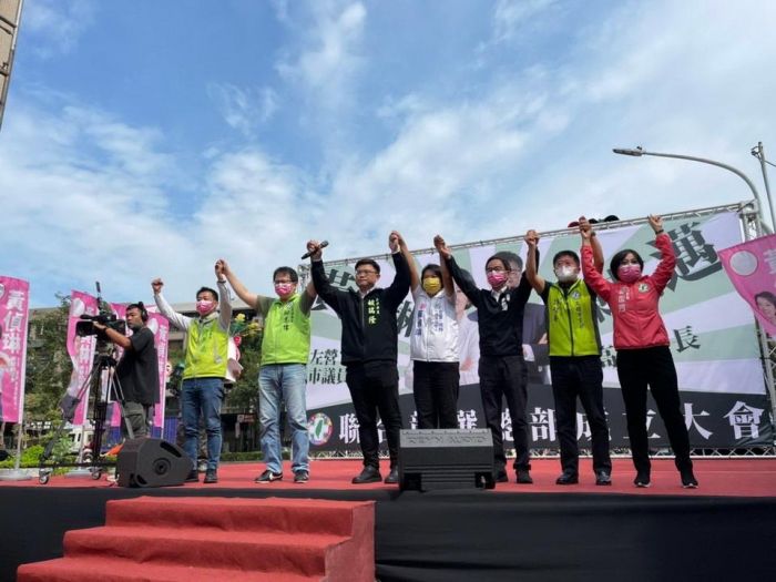 高雄市議員候選人黃偵琳競選總部成立 陳其邁站台:最關鍵的一席