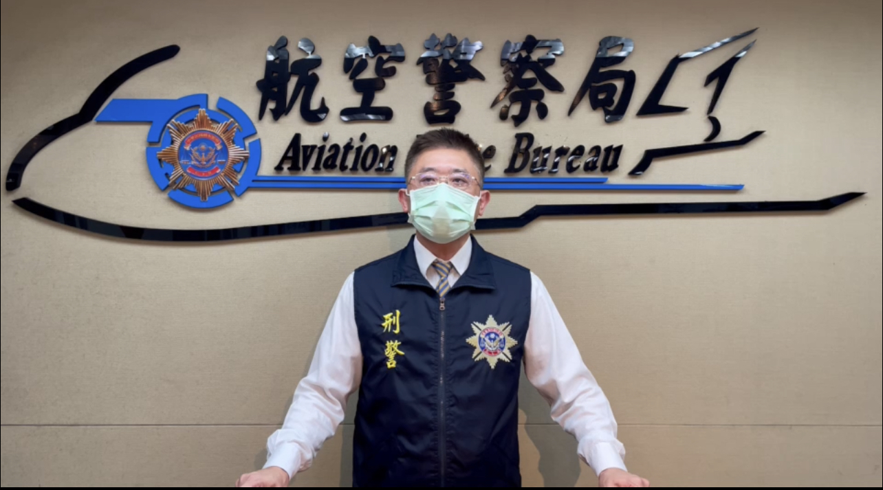 圖片說明:航警局刑大副大隊長莊英壽說明案情。(記者徐煜勝翻攝)