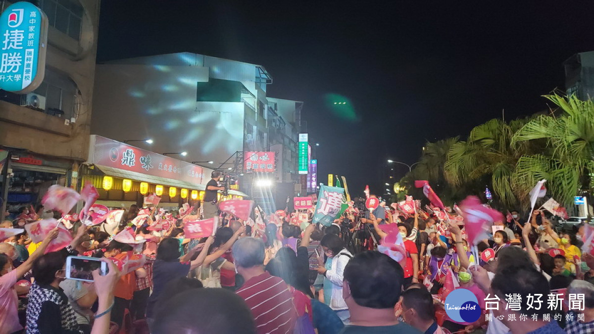 ▲後援會成立當晚現場湧入近3000熱情民眾。(圖/記者 許高祥 攝)
