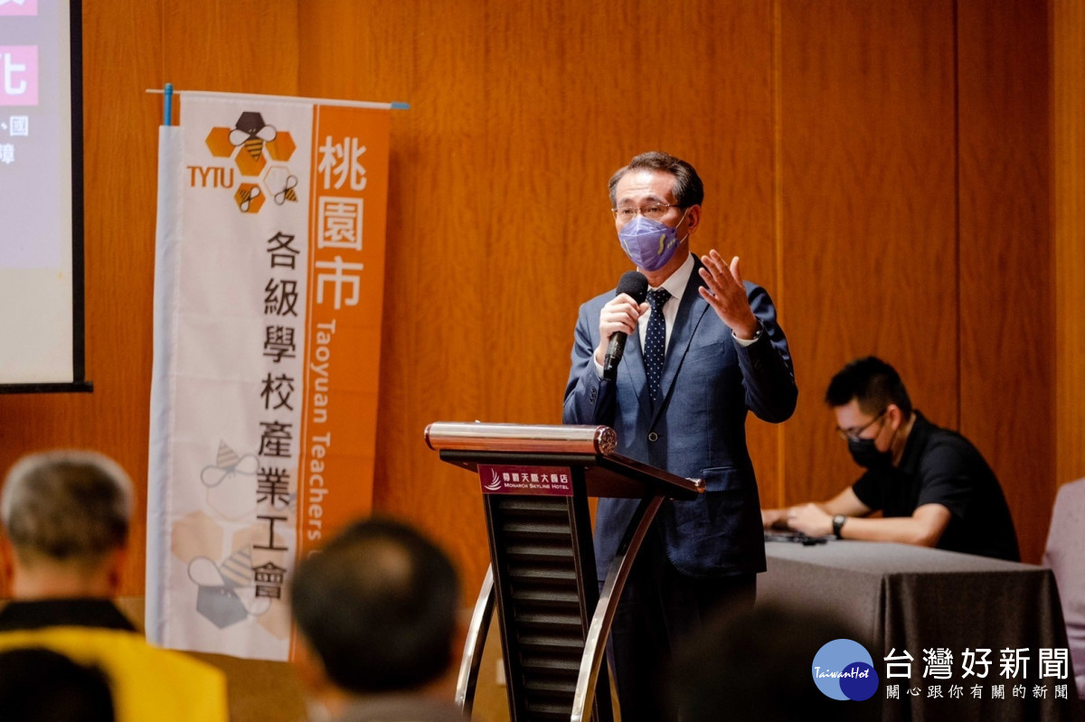 桃園市長參選人鄭運鵬參加「桃園市長候選人教育政策論壇」並發表教育政策。