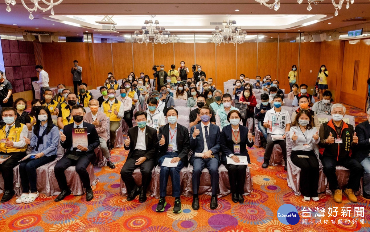桃園市長參選人鄭運鵬參加「桃園市長候選人教育政策論壇」並發表教育政策。<br /><br /> <br /><br /> 