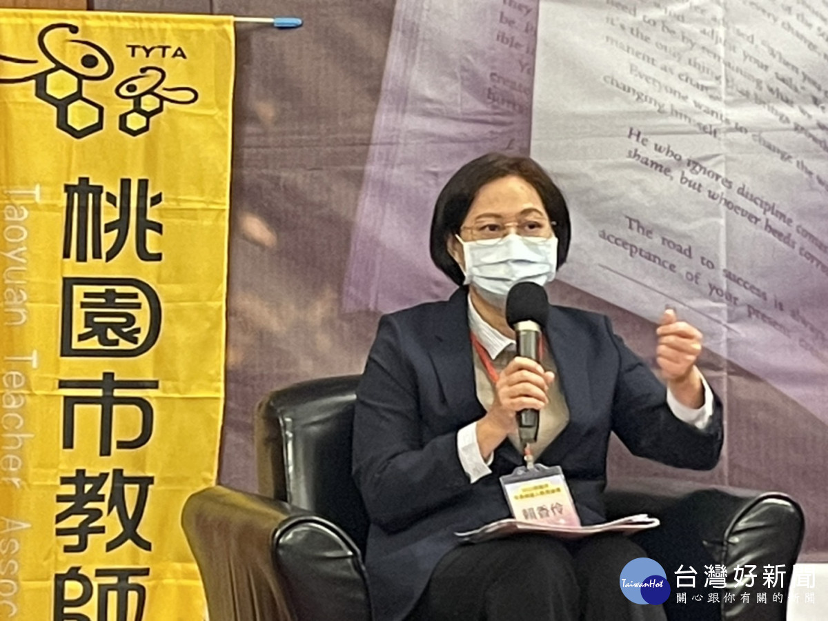 台灣民眾黨桃園市長候選人賴香伶出席「桃園市長候選人教育政策論壇」。