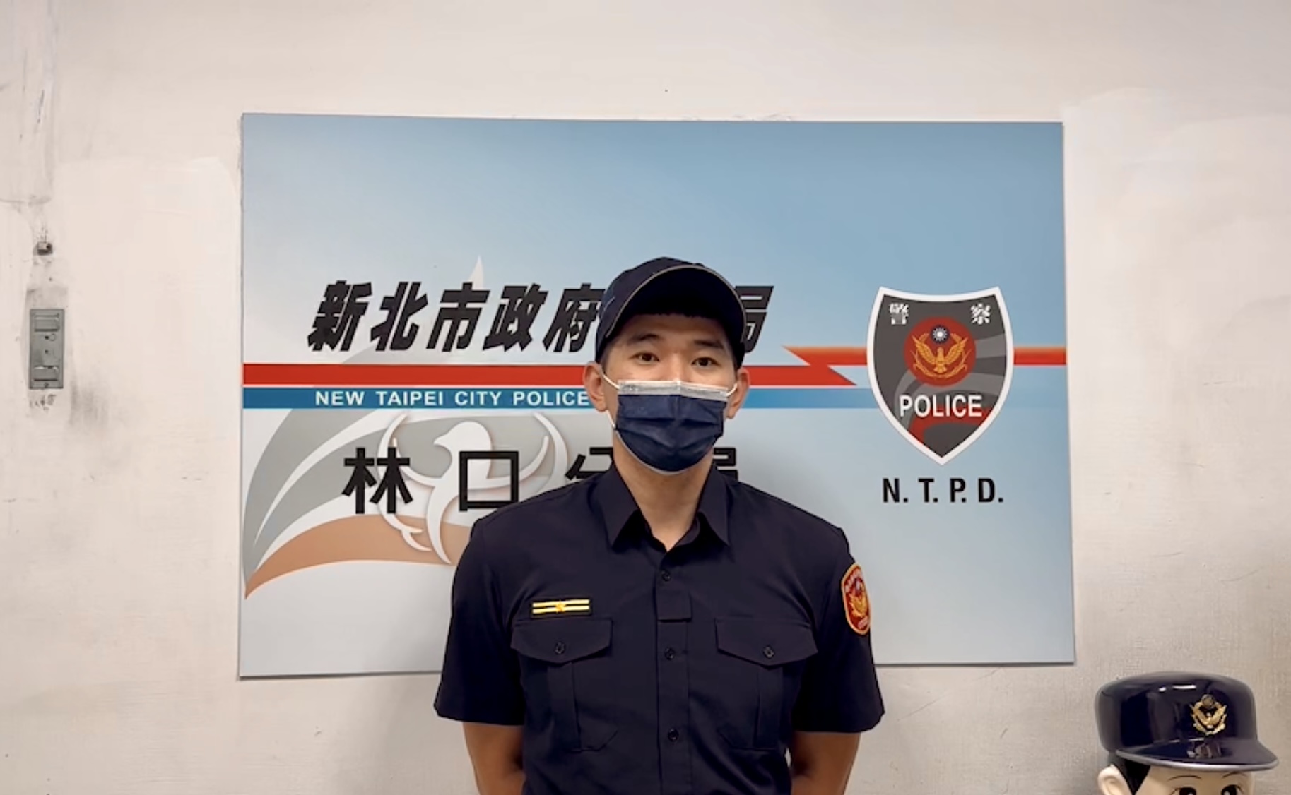 圖片說明:泰山所長楊世彬說明案情畫面。(記者趙靜姸翻攝)