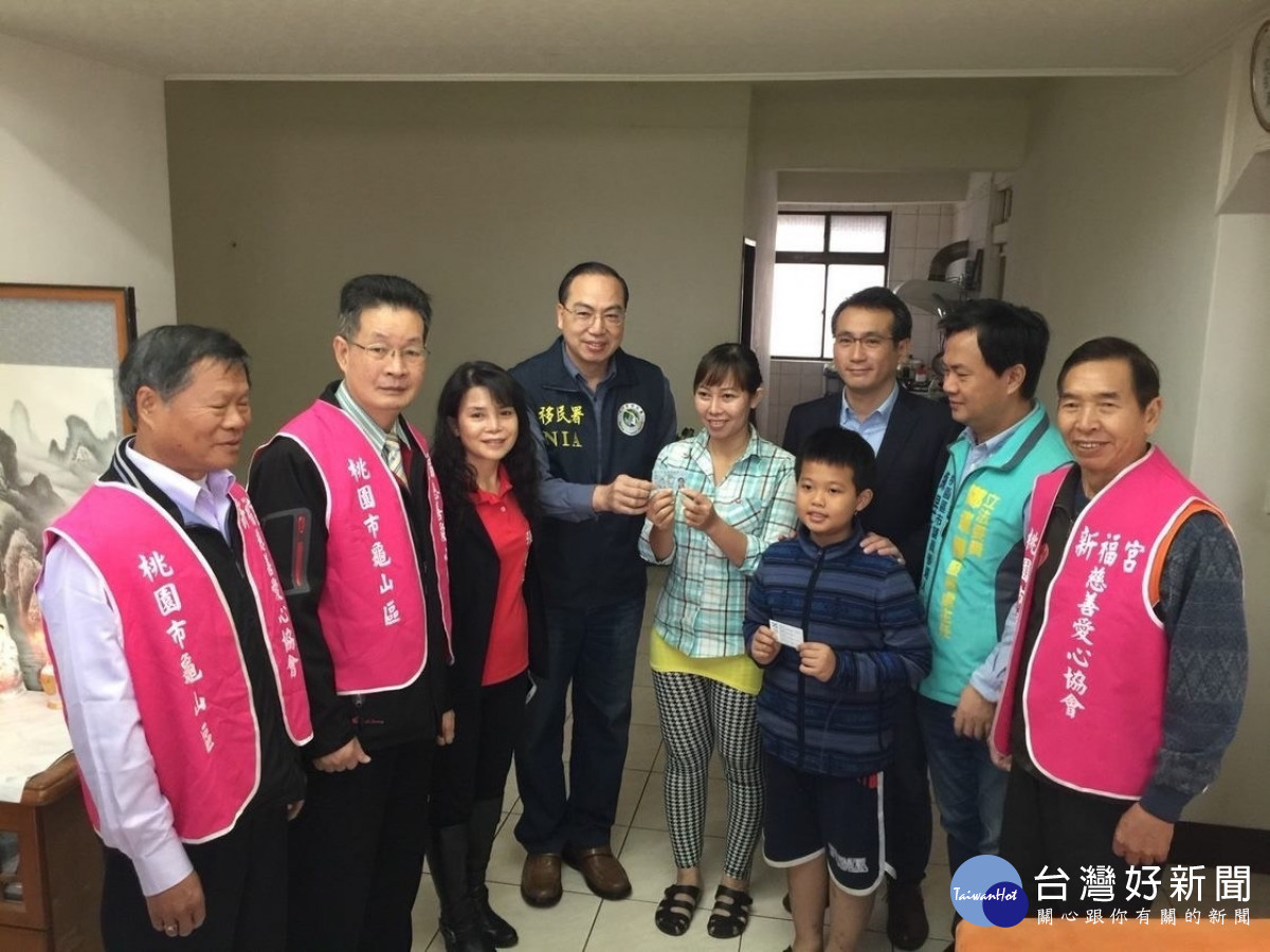 桃園市長候選人鄭運鵬競選辦公室推出競選CF影片,講述三則過去鄭運鵬擔任立委時期曾經協助過的陳情案件。