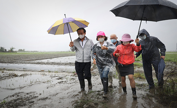 溪水暴漲蘭陽溪高灘地蔥蒜「泡湯」  林姿妙會同相關單位勘災