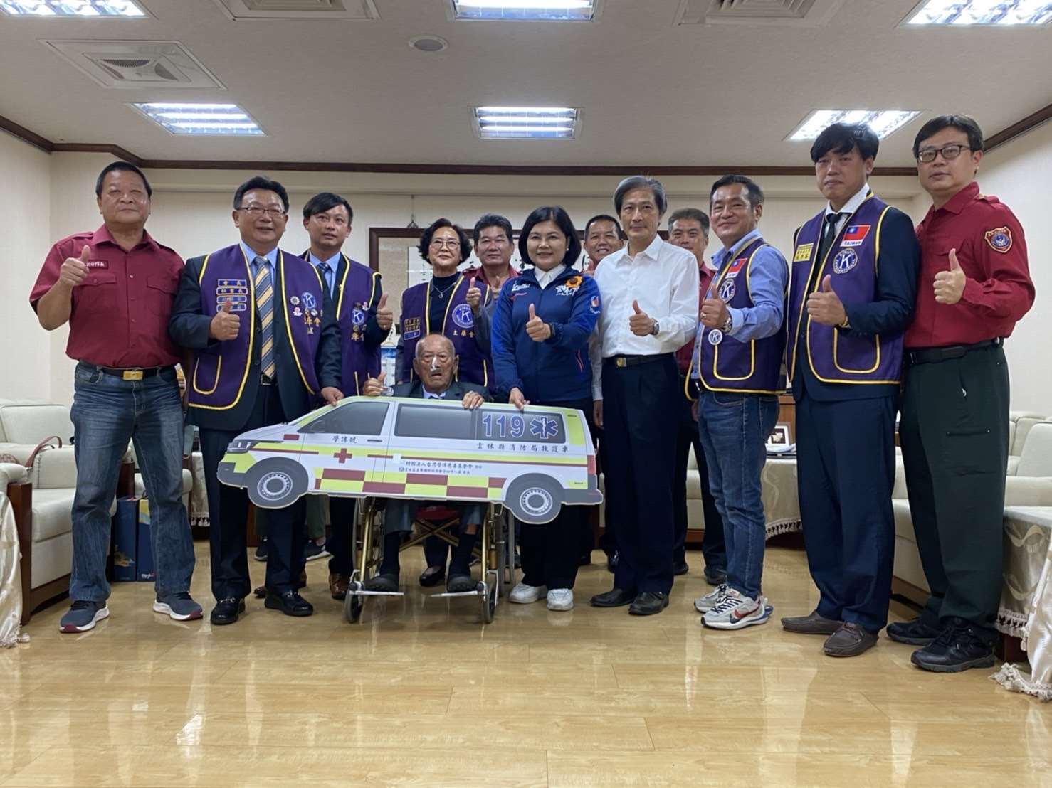台灣學傳慈善基金會+國際同濟會土庫會聯合捐贈消防局救護車1部