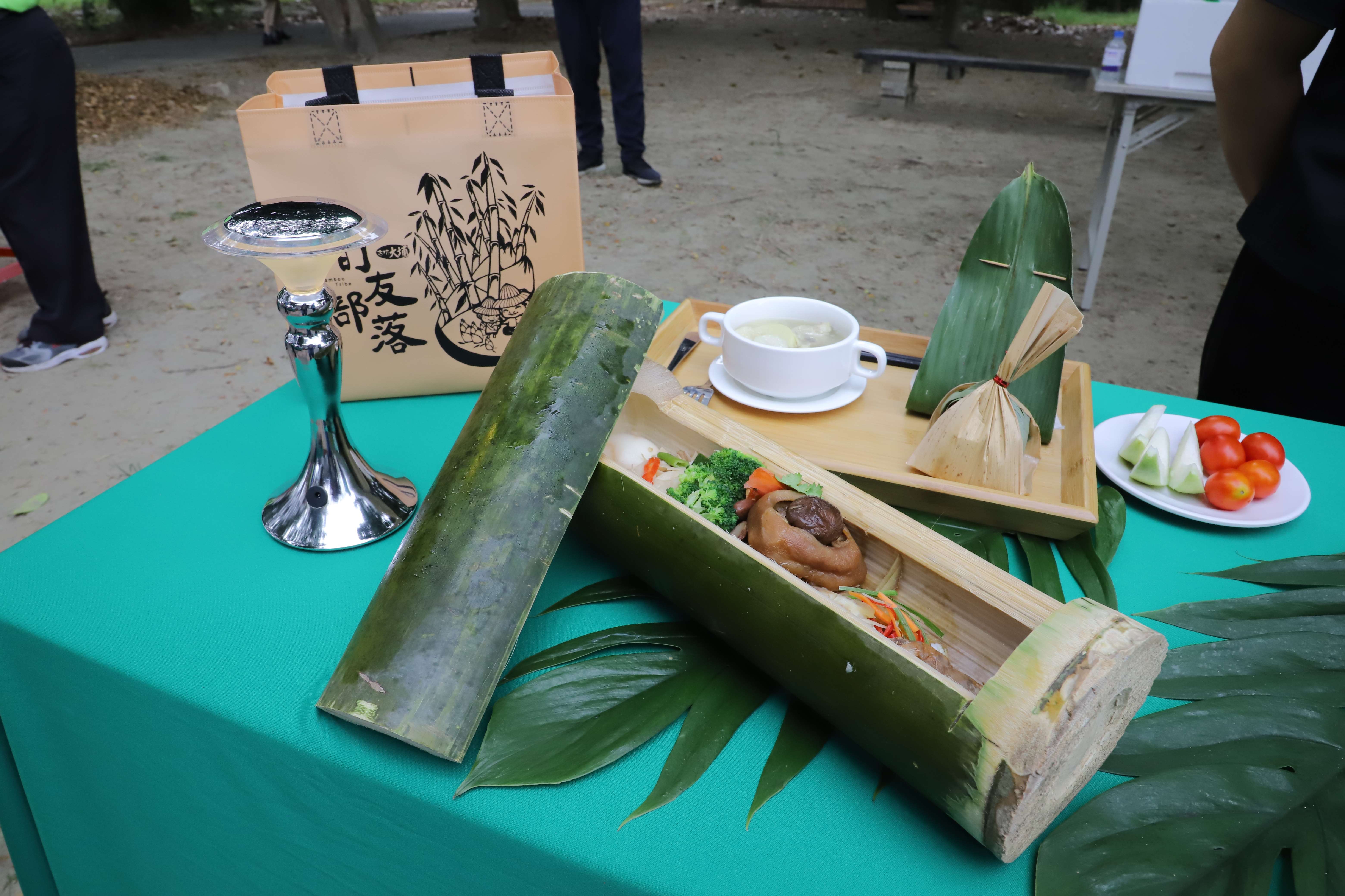 社造嘉年華的美食區「灶腳總鋪師」，有各式充滿縣內常民特色的小吃和私房菜餚，等著大家來品嚐。