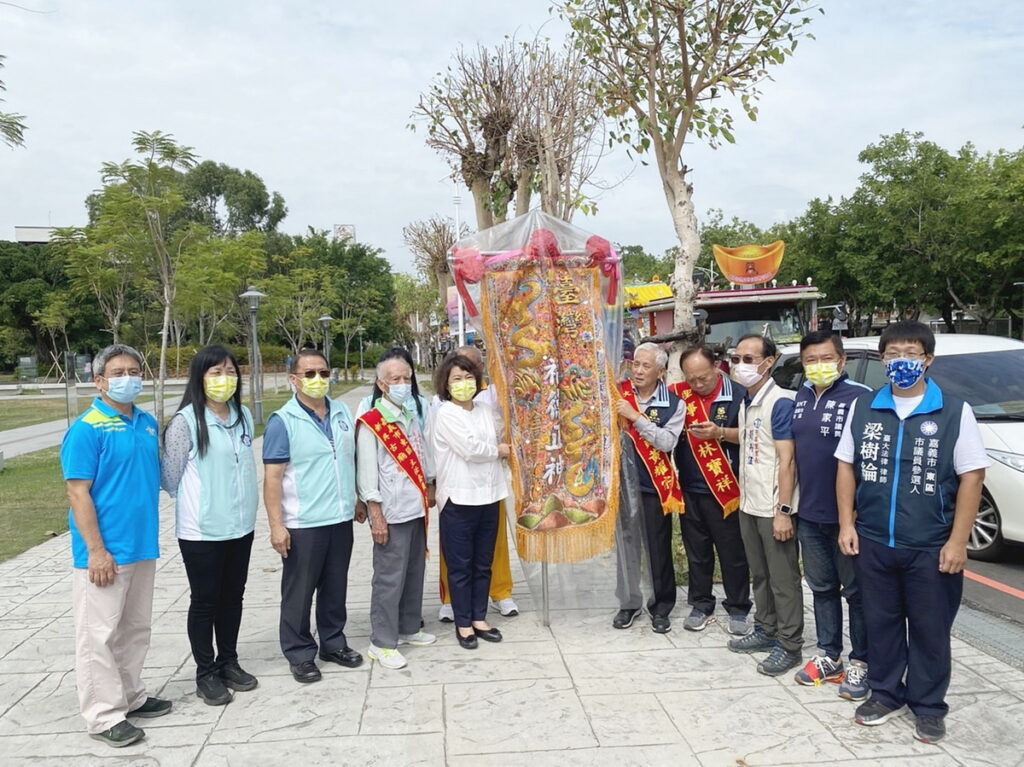 市長接總會令旗