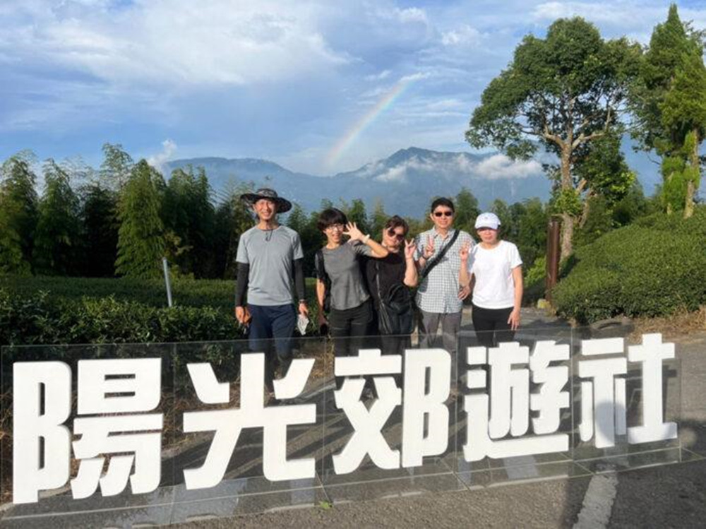 圖 :瑞峰太和休閒農業區體驗在地茶葉文化。(圖/嘉義縣陽光郊遊社提供)