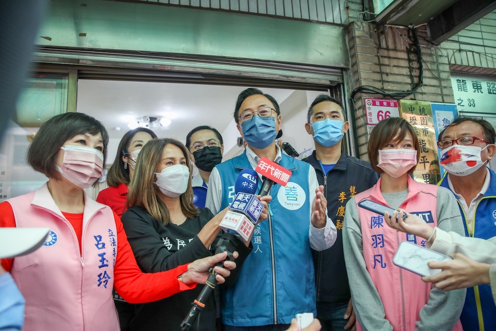 鄭運鵬質疑張善政鐵路地下化貢獻 張回:鄭文燦非常感謝我 20 針對民進黨桃園市長候選人鄭運鵬質疑,國民黨桃園市長候選人張善政對桃園的鐵路地下化有何貢獻,張善政18日引用桃園市長鄭文燦2016年的話回應,鄭文燦說非常感謝。