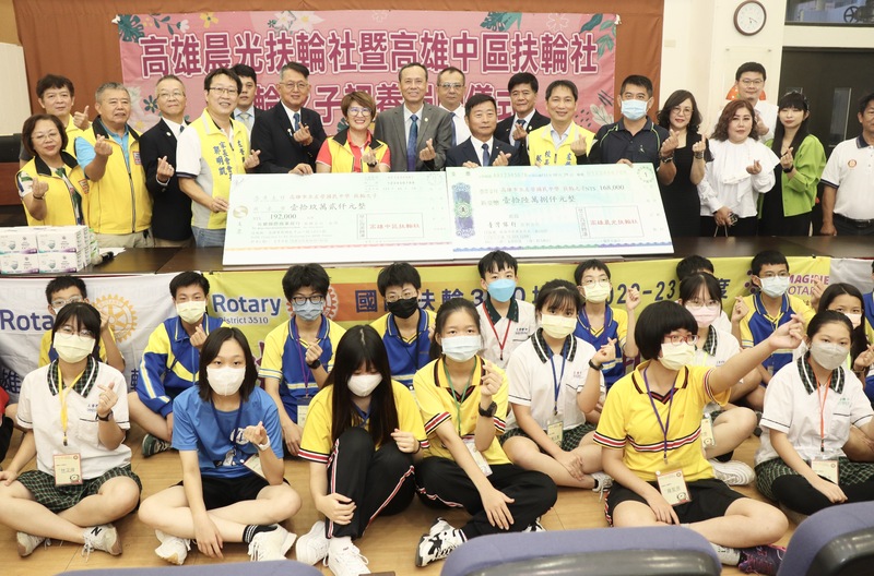 漾新聞|扶輪社聯合捐贈左營國中學子助學金　為弱勢生點亮求學之路