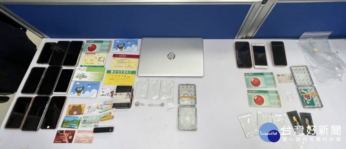 警方查扣犯案用行動電話、筆電等證物。