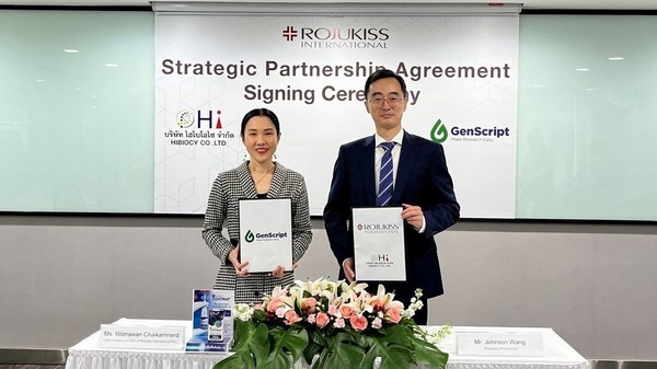 Ms. Worrawan Chaikamnerd, CEO at Hibiocy and KISS (left) and Mr. Johnson Wang, President of GenScript Asia Pacific (right) Ms. Worrawan Chaikamnerd, CEO at Hibiocy and KISS (left) and Mr. Johnson Wang, President of GenScript Asia Pacific (right)