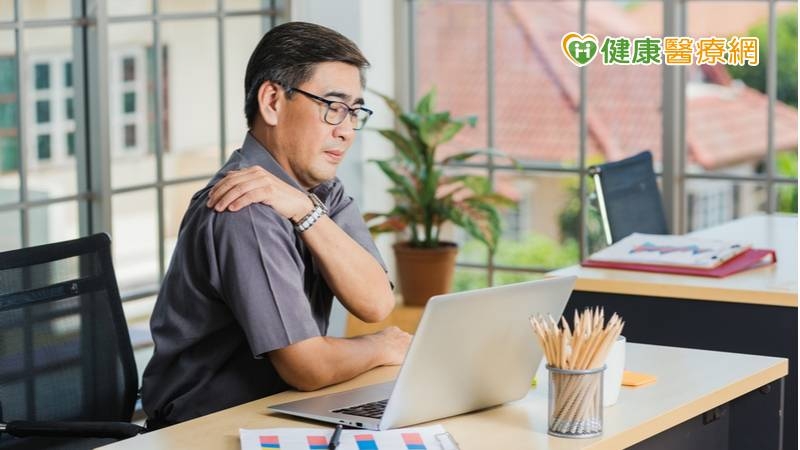 「自我牽拉」復健 改善上班全身痠痛不適