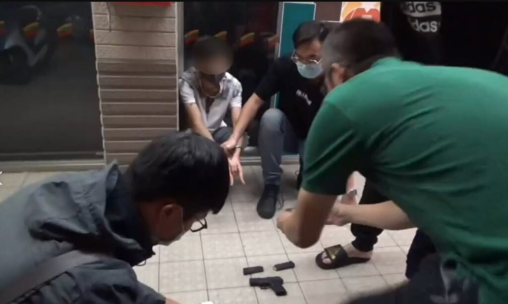 取獲槍枝畫面