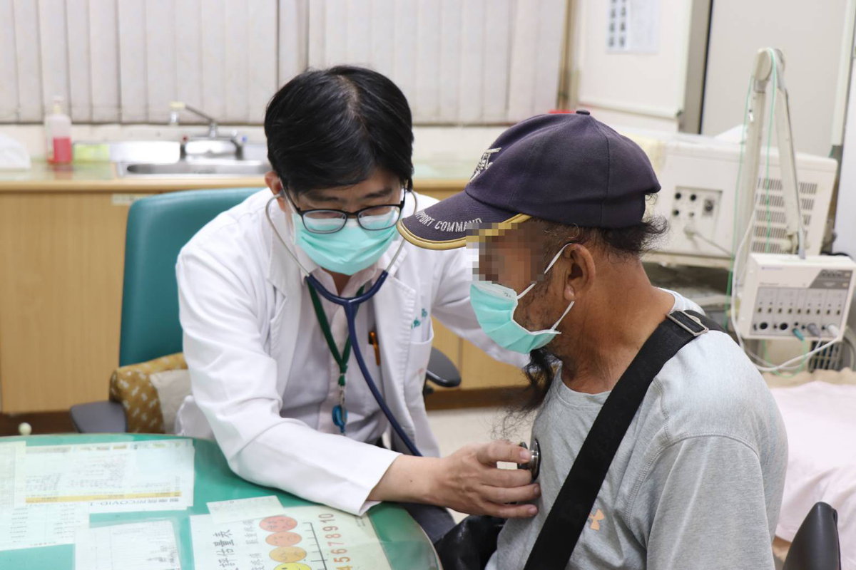 葉醫師看診示意照，非當事者。