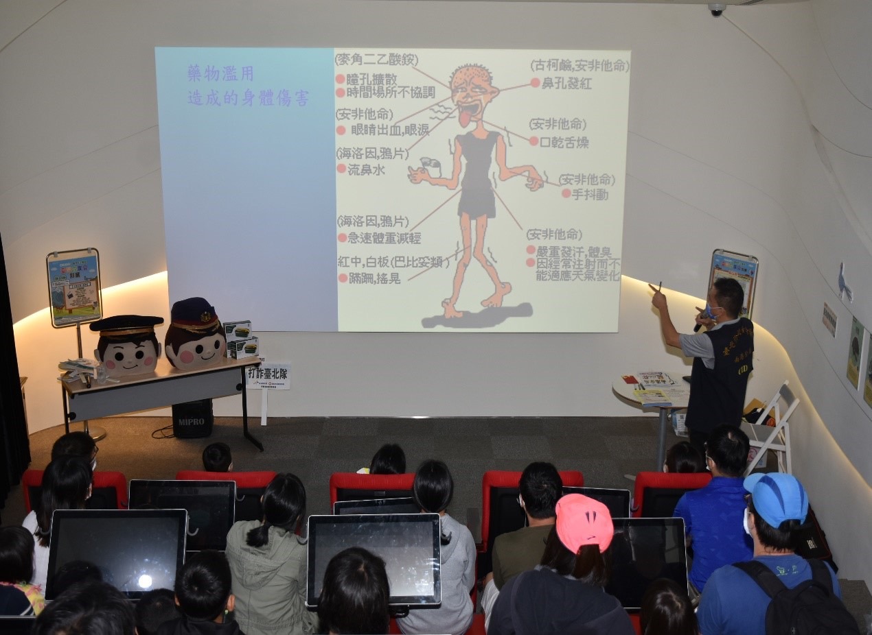 圖:透過幽默有趣的方式讓小朋友與家長吸收各類犯罪預防知識