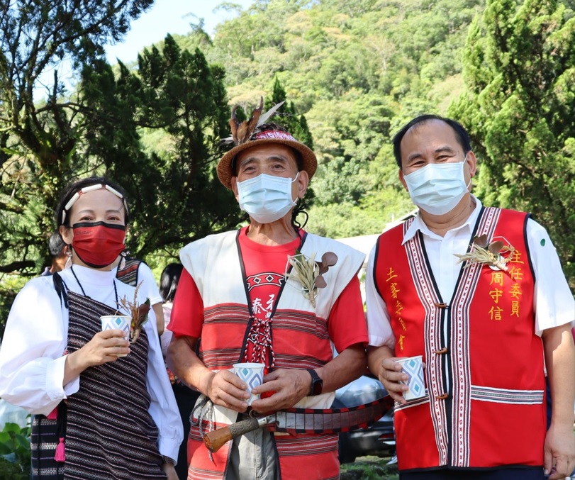 烏來區周守信區長(右)(圖片來源:新北市政府原民局)